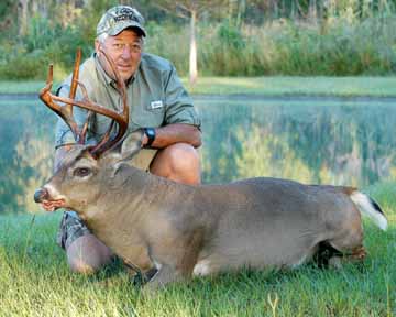 Danny with his 267lbs buck