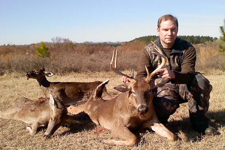 Anthony and his two huge does and great 198lb 8pt.